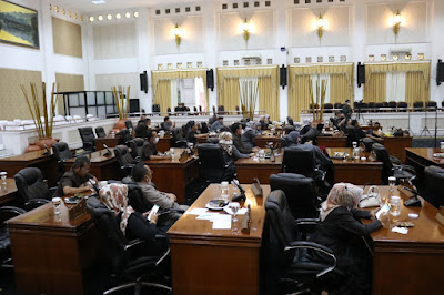 Ketua Fraksi PKB DPRD Purwakarta melakukan Interupsi Soal Arteria Dahlan Menjelang Rapat Paripurna Ditutup