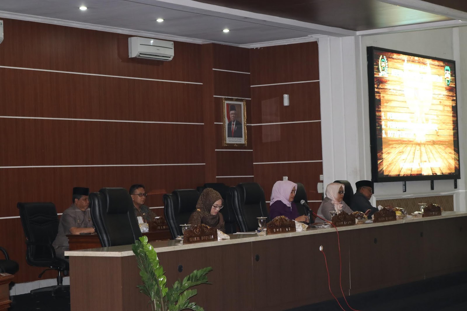 DPRD Purwakarta Terima 2 Raperda Usulan Bupati