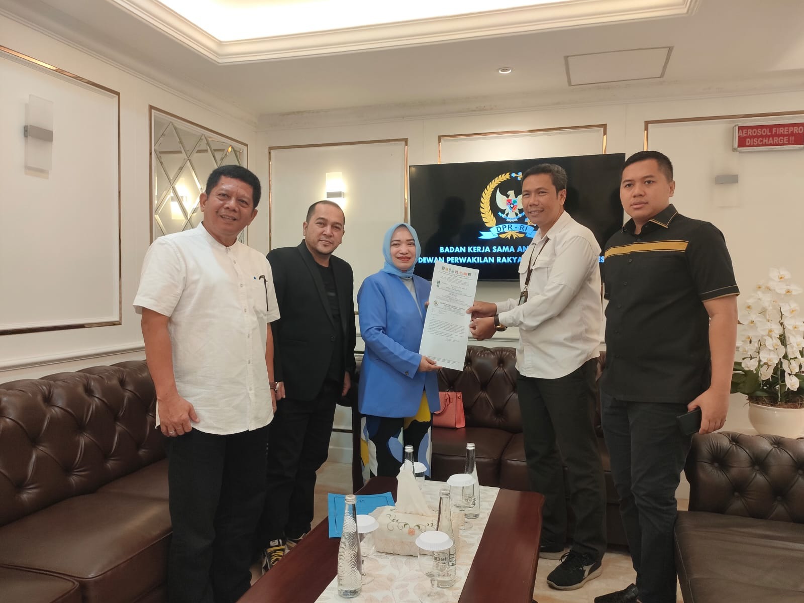 Pimpinan DPRD Purwakarta Serahkan Tuntutan Mahasiswa ke Badan Aspirasi DPR RI