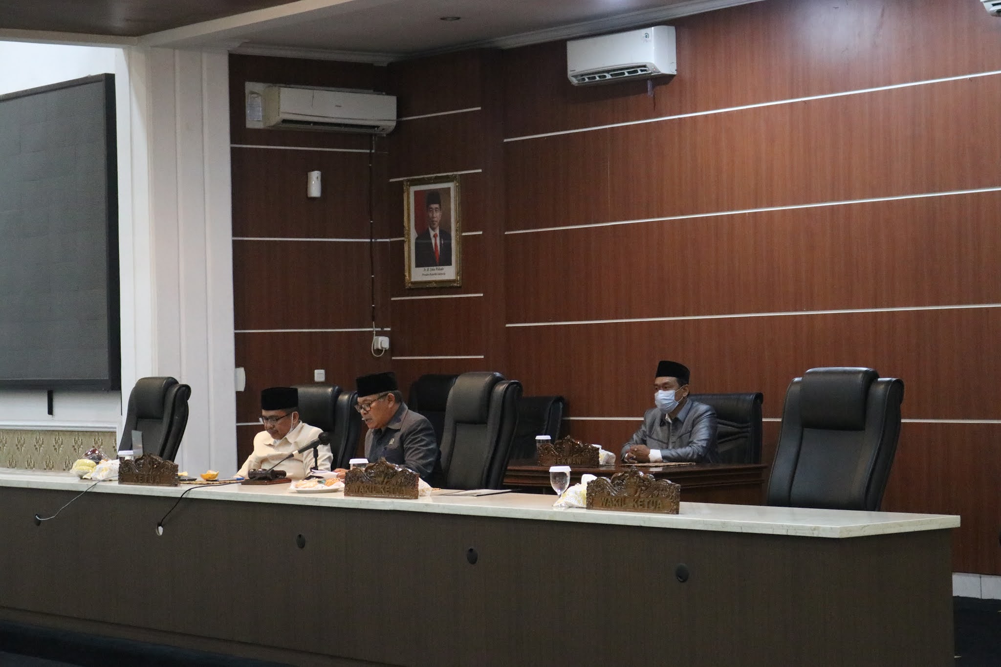 12 Raperda Usulan Bapemperda dan  Rencana Kerja Usulan Banmus DPRD Tahun 2021