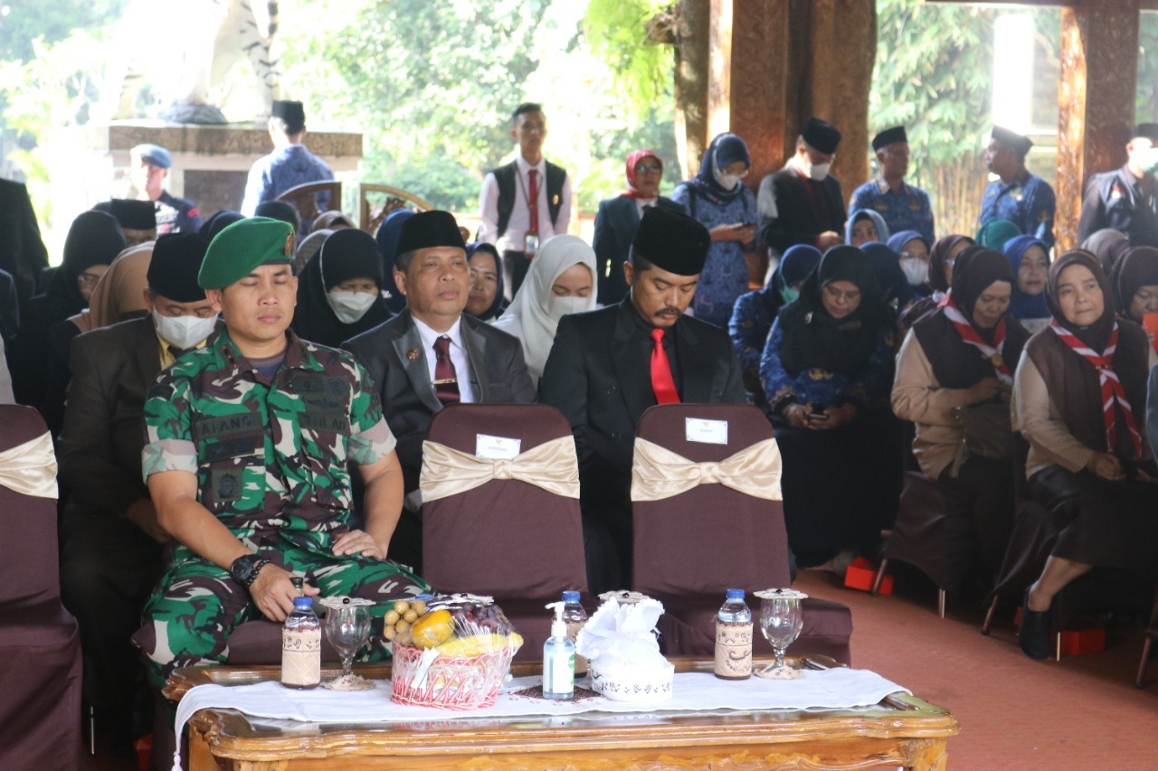 Pegawai Sekretariat DPRD Purwakarta Melaksanakan Peringatan Hari Bela Negara Melalui Vicom