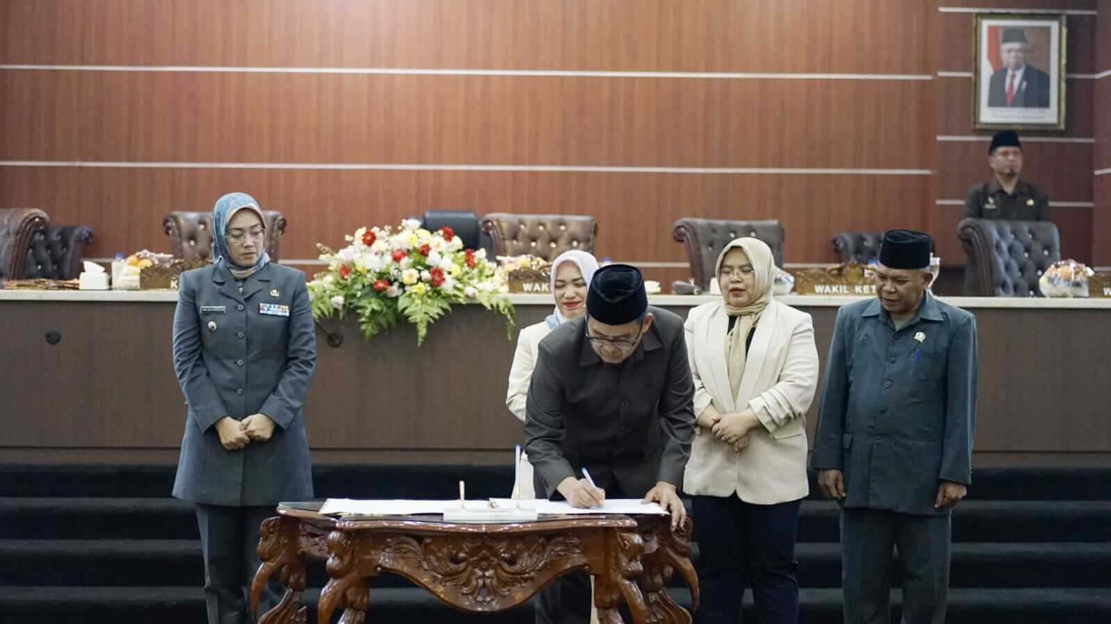 DPRD dan Pemkab Purwakarta Menyetujui Dua Raperda Disahkan Jadi Perda