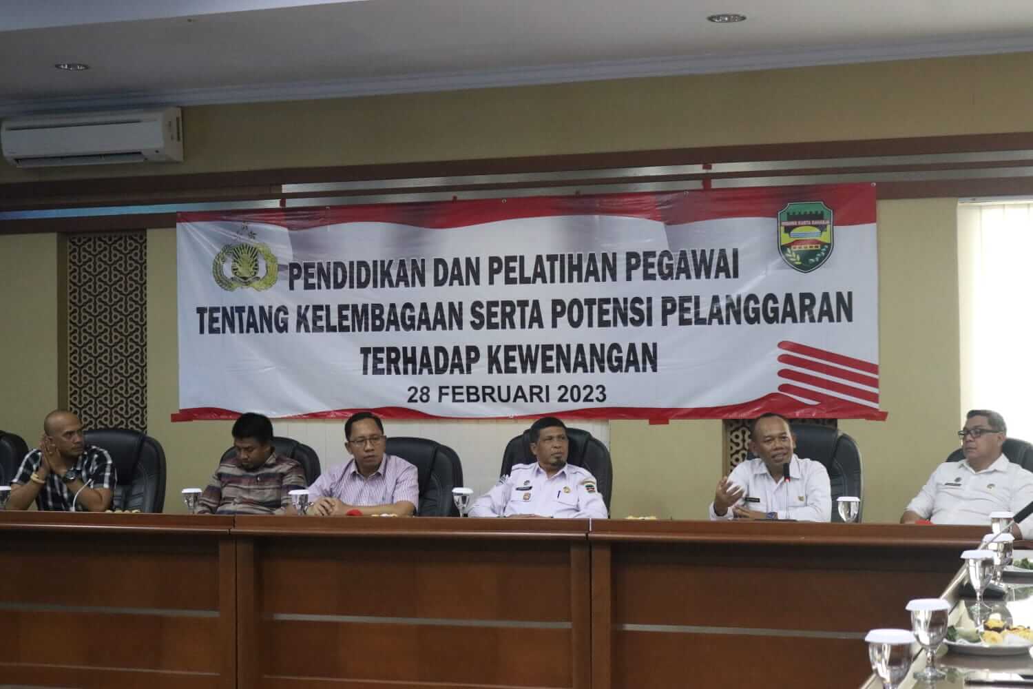 Sekretariat DPRD Mengadakan Sosialisasi Perundang-undangan Menghadirkan Narsum dari Polres dan Bagian Organisasi Pemkab Purwakarta
