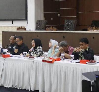 Keluhan Tak Didengar, Warga Perumnas Royal Campaka dikawal LSM Kompak Ngadu ke DPRD