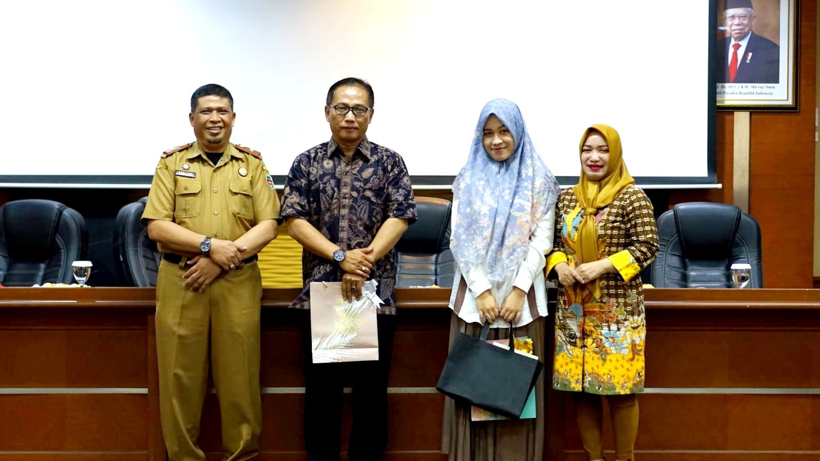 Sekwan Melepas Dua Pegawainya Yang Mencalonkan Bacaleg