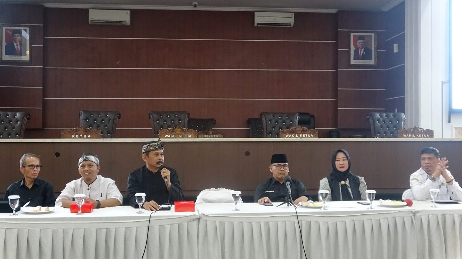 Istimewa; Ketua DPRD dan Ketua Komisi IV Serta Sekretaris DPRD Purwakarta Berkenan Menerima Outing Class Pelajar SMPN 1 Campaka