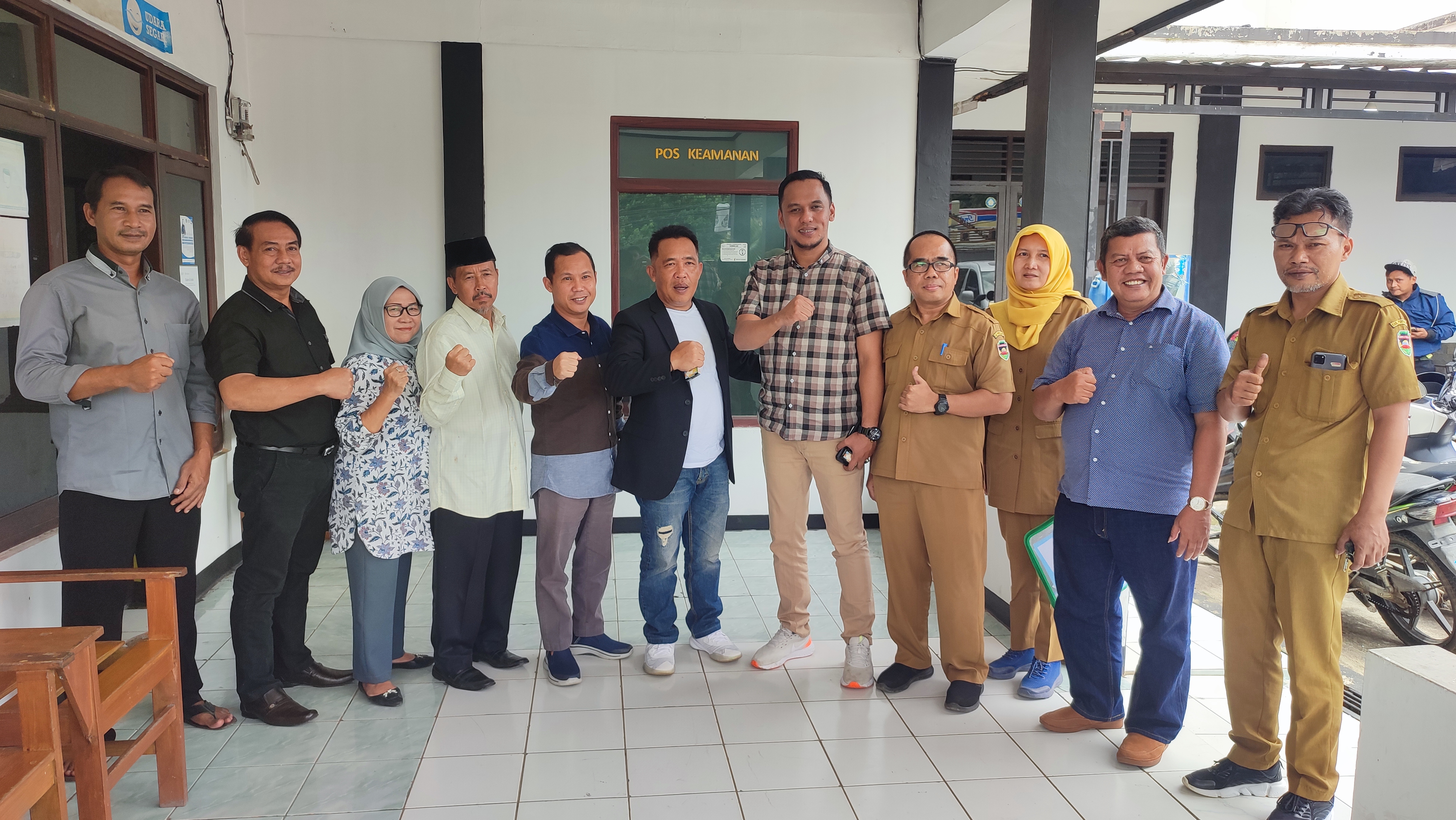 Komisi III Kunjungan Kerja Mendatangi Kantor Kepala Desa Darangdan