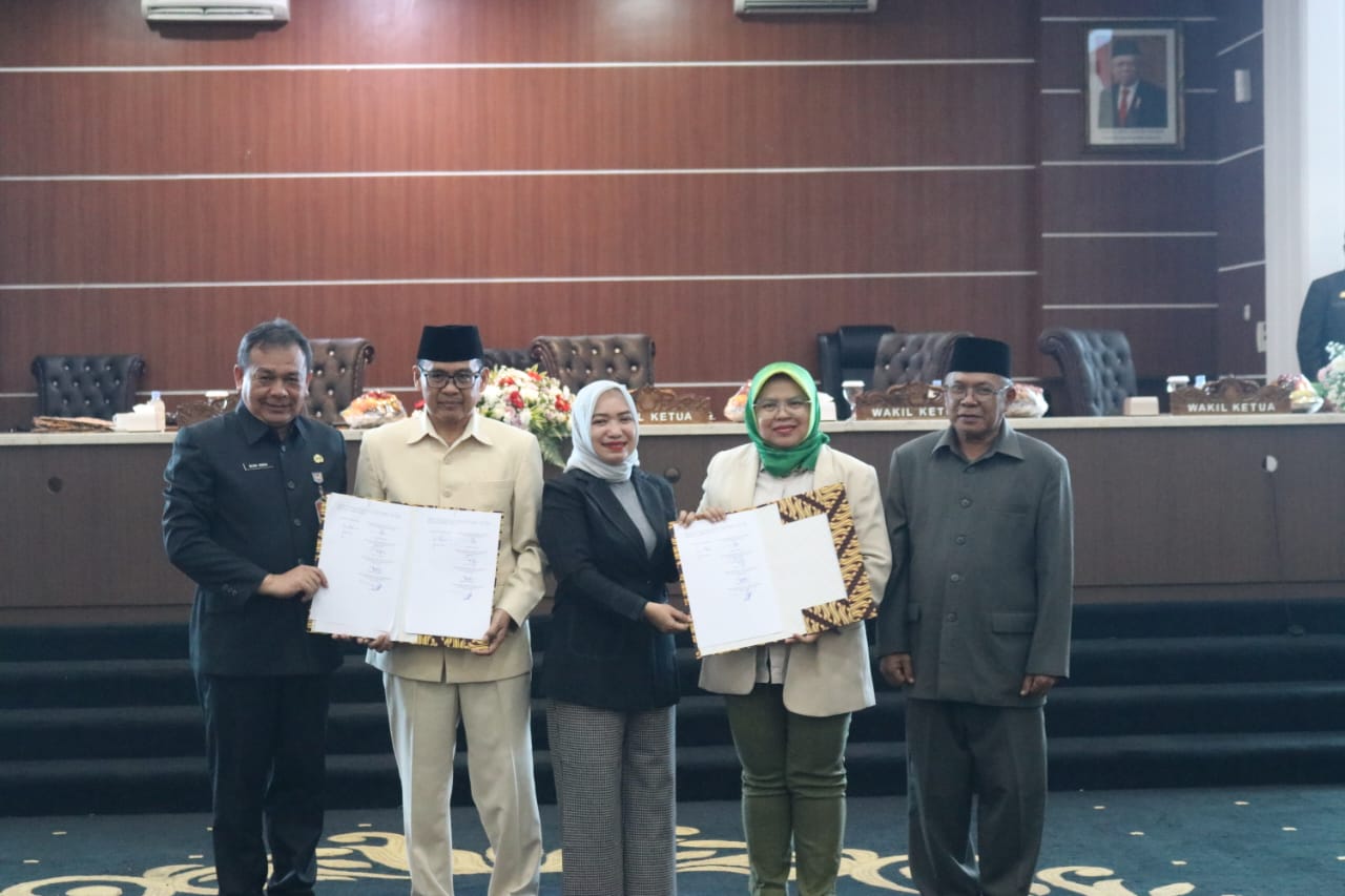 DPRD dan Pemkab Purwakarta Sepakat 3 Raperda Ditetapkan Jadi Perda pada Rapat Paripurna Tingkat II