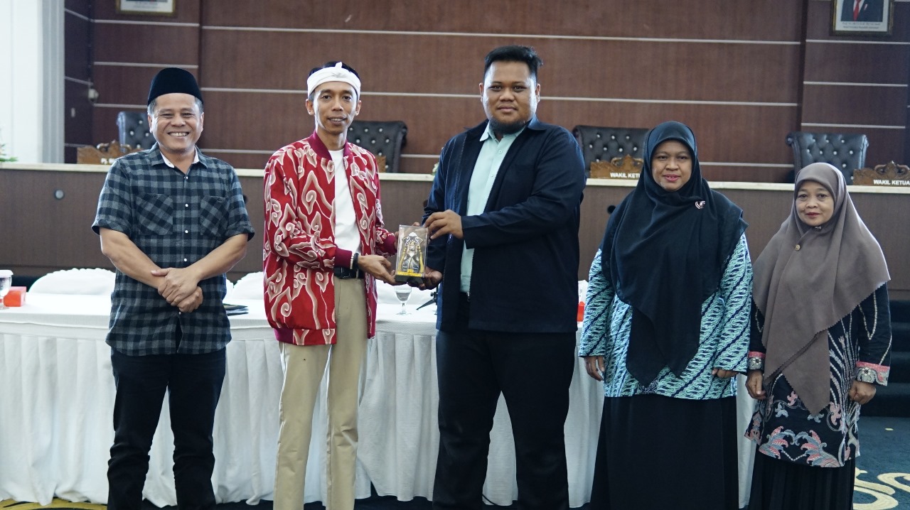 Ketua Komisi IV DPRD Purwakarta Menerima Kunjungan Outing Class Murid SD Islam Al-Ghozali