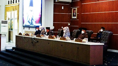 DPRD Purwakarta Menetapkan Tiga Raperda Menjadi Perda Bersama Bupati
