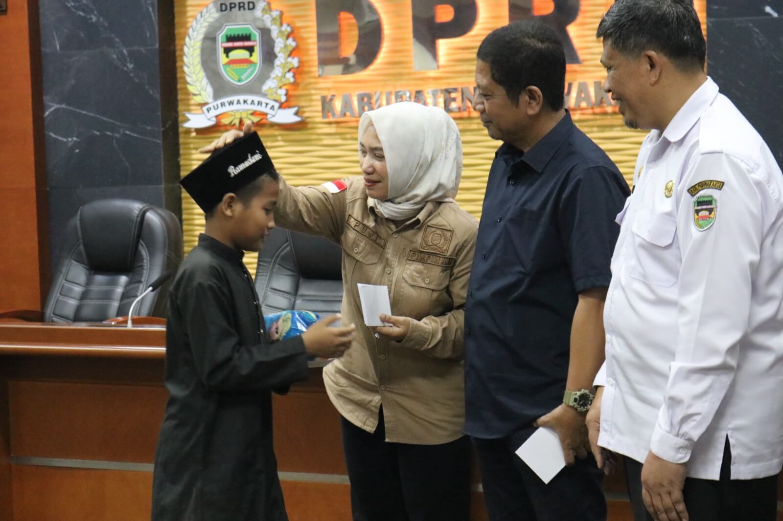 Rutin Setiap Tahun; Sekretariat DPRD Purwakarta Berikan Santunan Kepada Yatim Piatu di Dekat Lingkungan Kantor Setempat