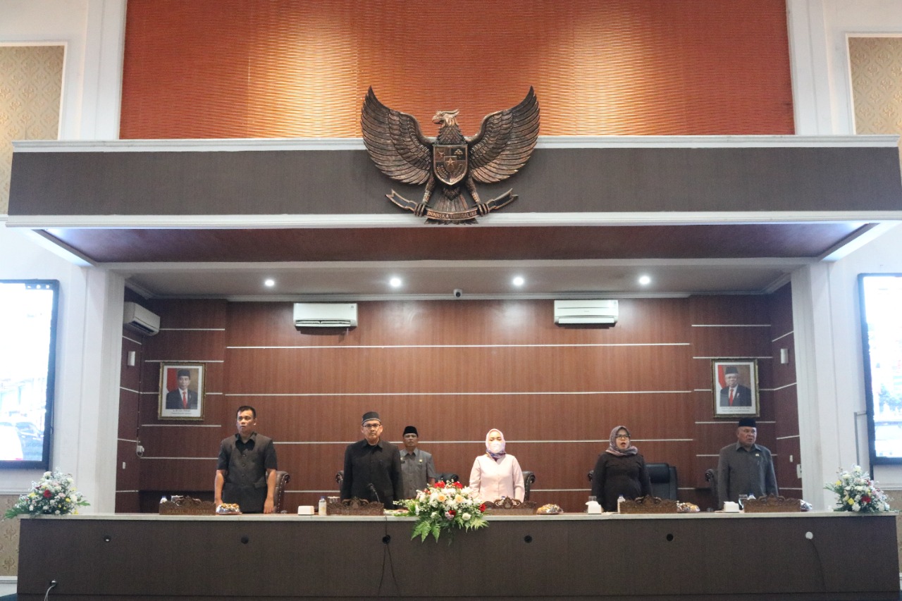 DPRD Purwakarta Menggelar Rapat Paripurna Pembicaraan TK I Penyampaian 2 Raperda Usulan Dewan dengan Agenda Penjelasan Bapemperda
