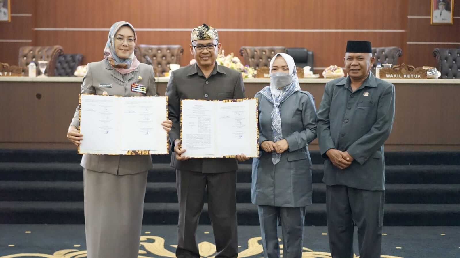 DPRD dan Pemkab Purwakarta Sepakat Tiga Raperda Menjadi Perda