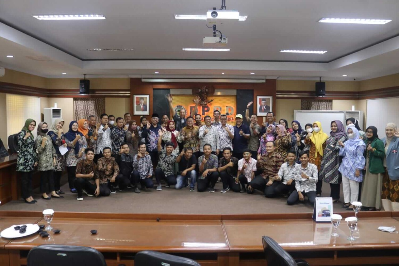 Sekretaris DPRD Purwakarta Melepas Kabag Keuangan Setwan Yang Purnabakti