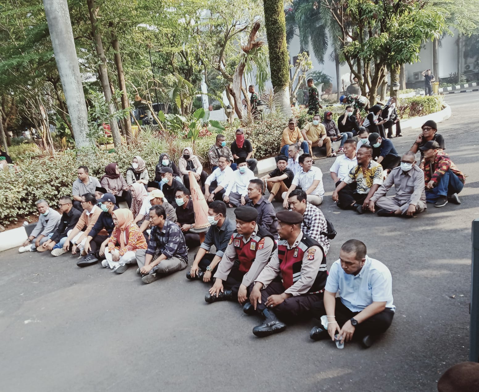 Mahasiswa dan Elemen Masyarakat di Purwakarta Kembali Melakukan Aksi Demo ke Gedung DPRD