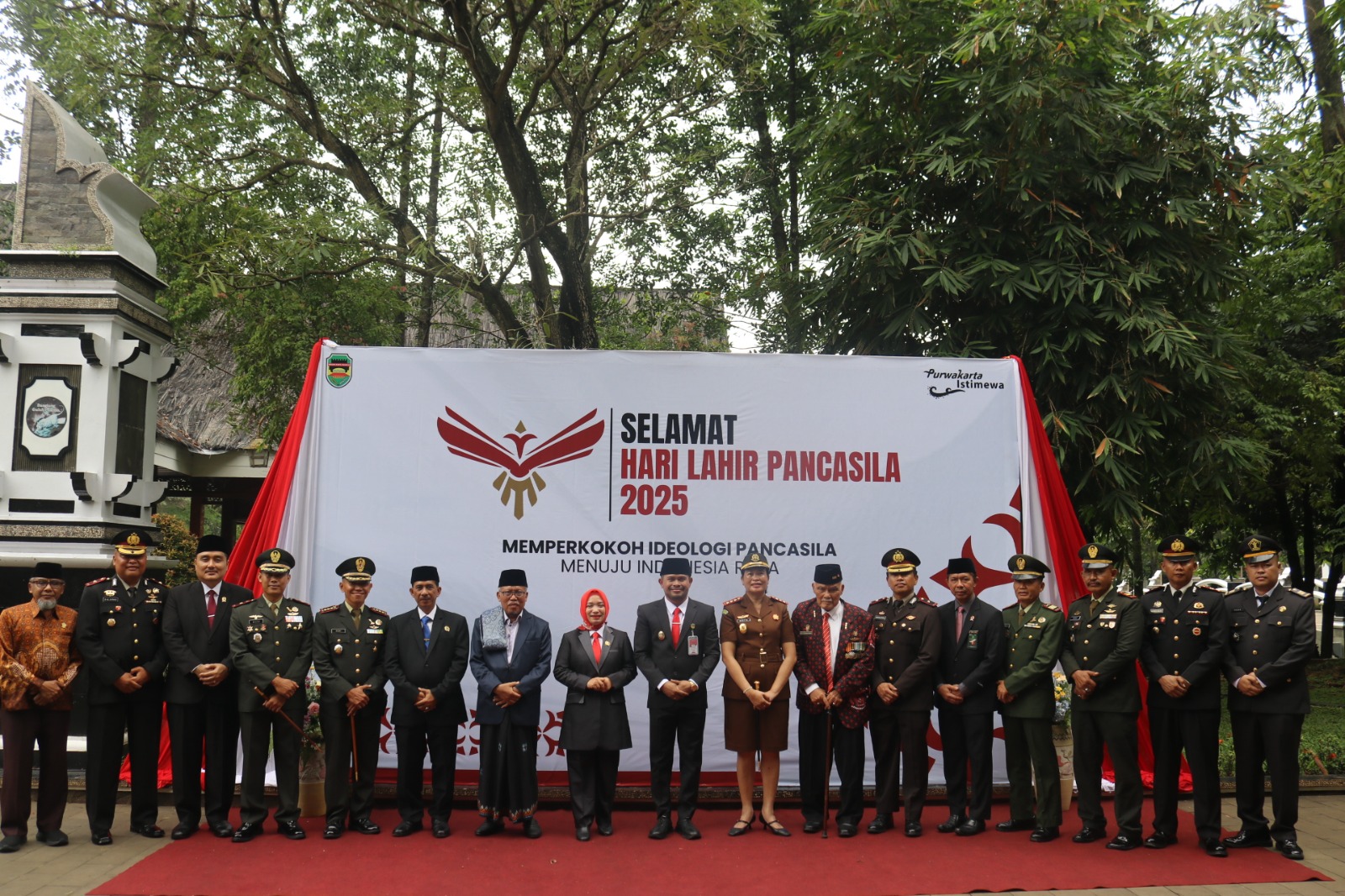 Ketua DPRD, Sekretaris DPRD dan Kepala Bagian Persidangan dan PerUU Menghadiri dan Mengikuti Upacara Peringatan Hari Lahir Pancasila