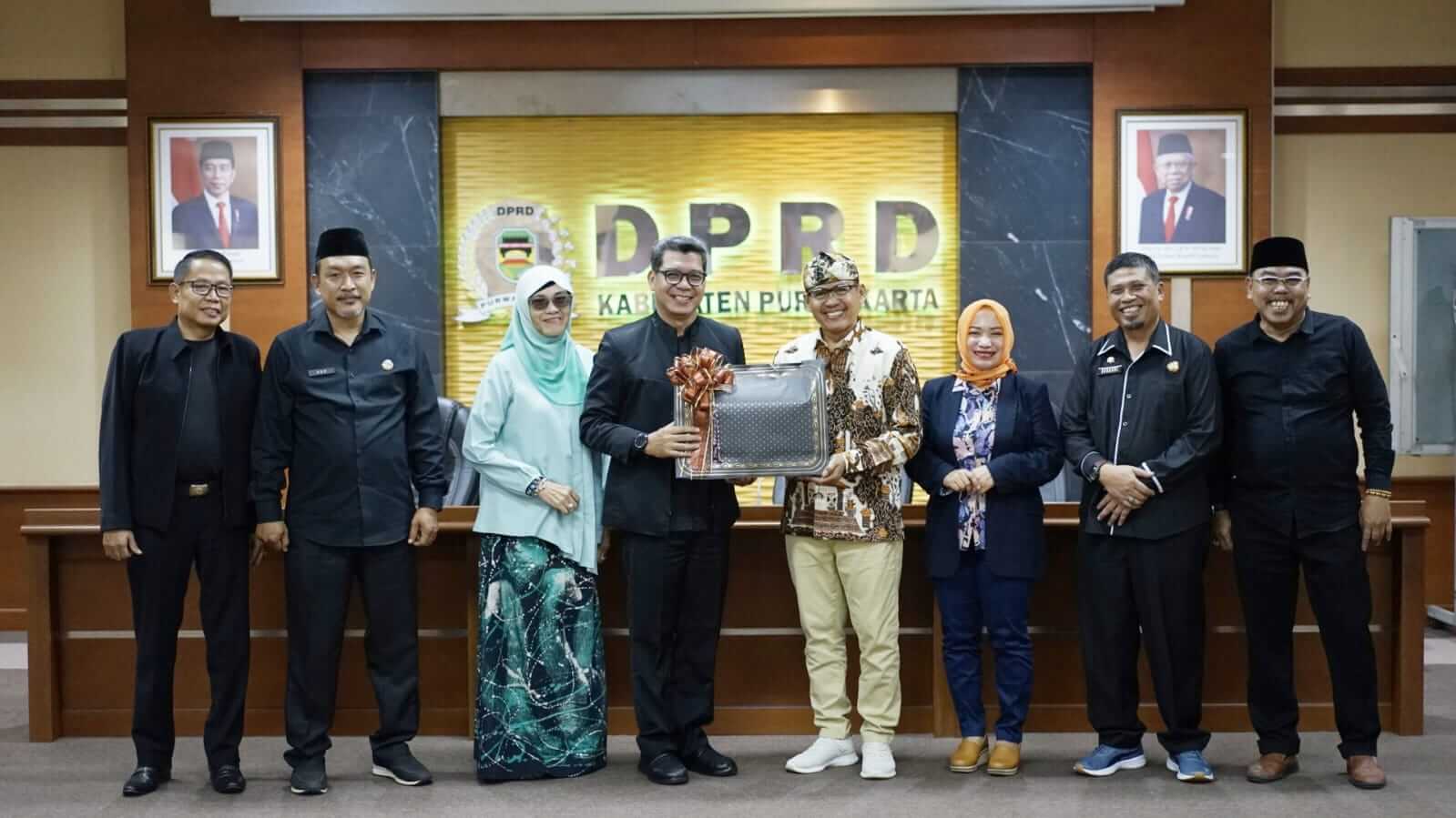 Pimpinan DPRD dan Sekwan Melepas mantan Kabag Umum yang Kini Menjabat Assda I Pemkab Purwakarta