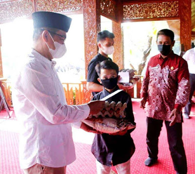 Ketua DPRD Purwakarta Bersama Bupati Serahkan Bantuan Kepada 1.331 Penyandang Disabilitas